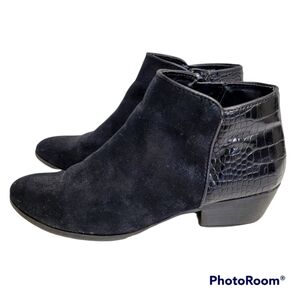 Simply Vera Wang 2 Toned Black Danna Ankle Booties